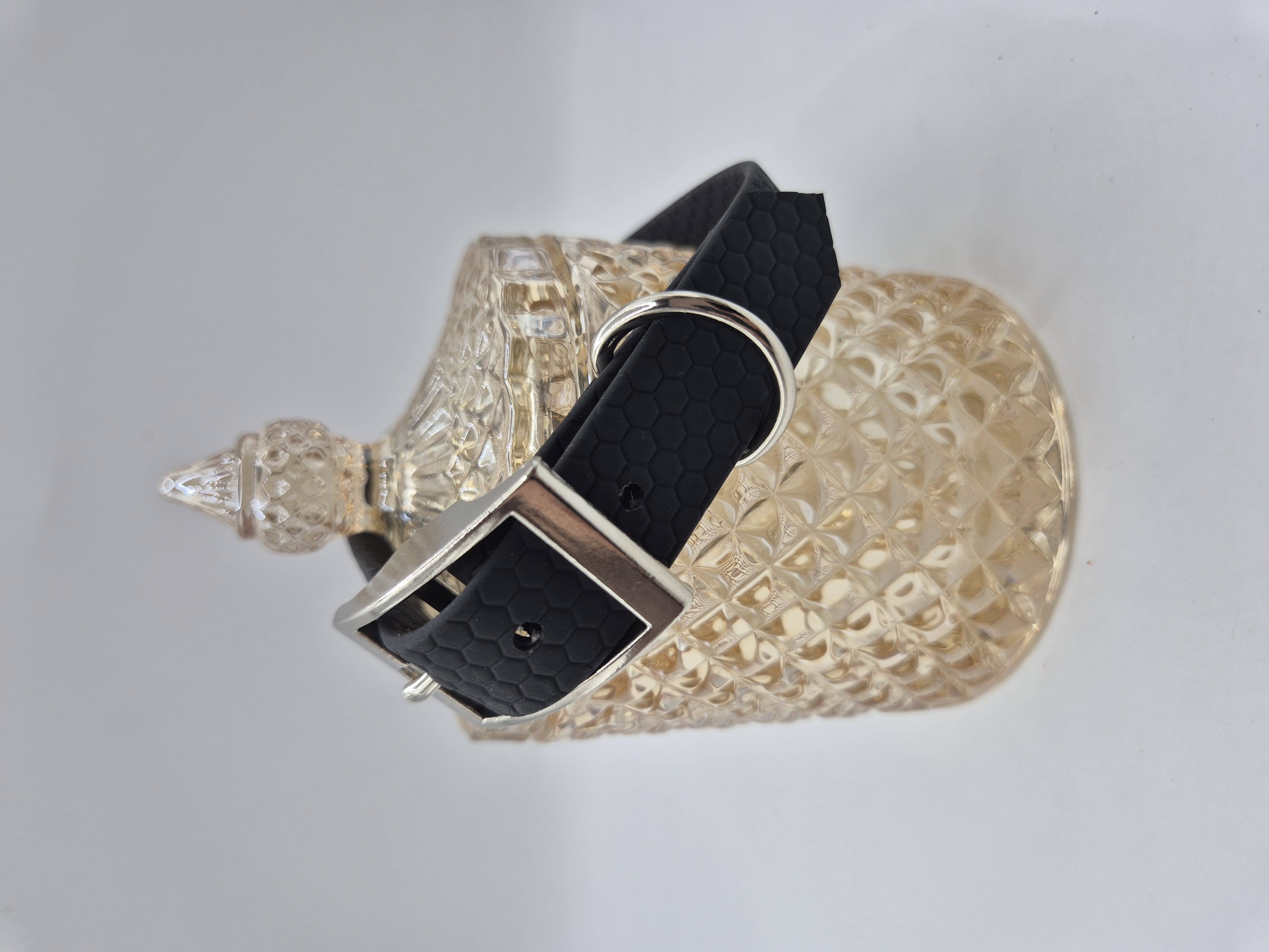 Hexa Halsband Schwarz